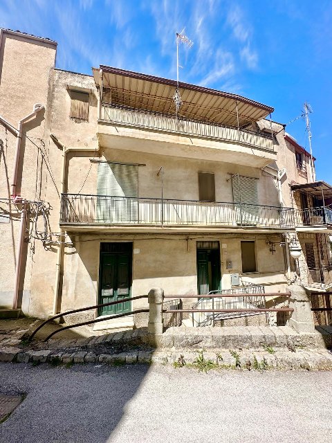 Casa singola in Vendita a Chiusa Sclafani centro storico (Palermo)