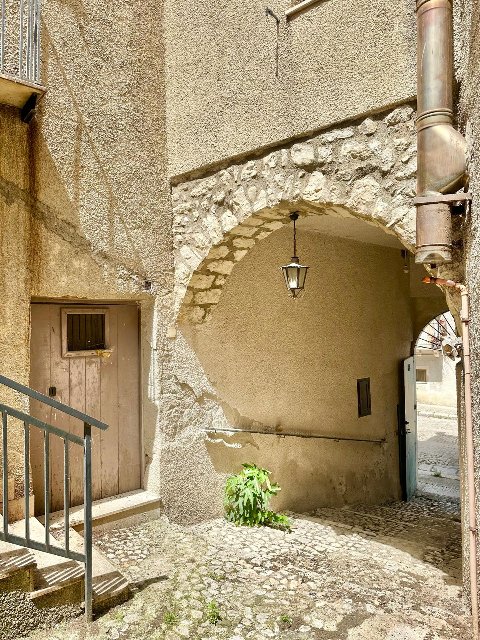 Casa singola in Vendita a Palazzo Adriano Centro storico (Palermo)