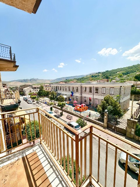 Appartamento in Vendita a Campofiorito (Palermo)