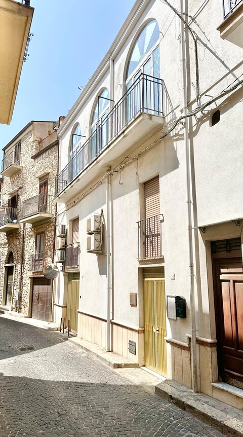 Casa singola in Vendita a Bisacquino Centro Storico (Palermo)