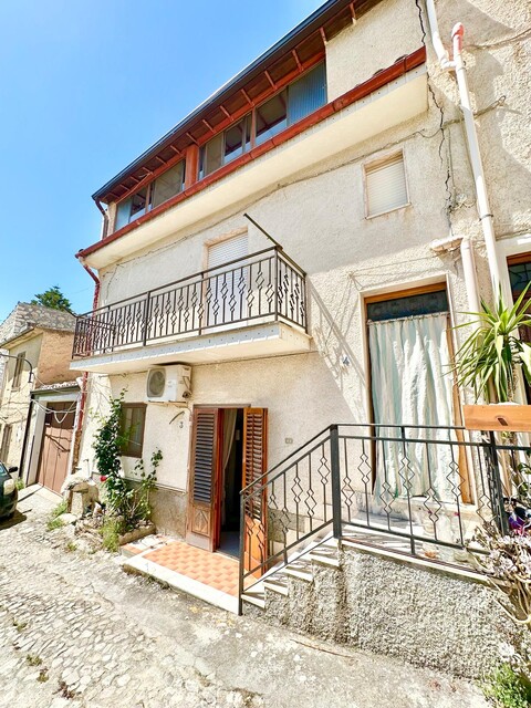 Casa singola in Vendita a Palazzo Adriano Centro storico (Palermo)