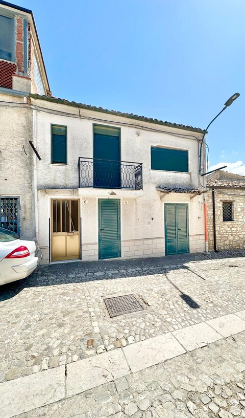 Casa singola in Vendita a Palazzo Adriano Centro storico (Palermo)