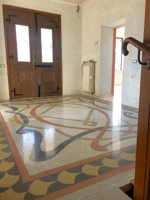 Palazzo / Edificio in Vendita a Tarcento Zomeais (Udine)