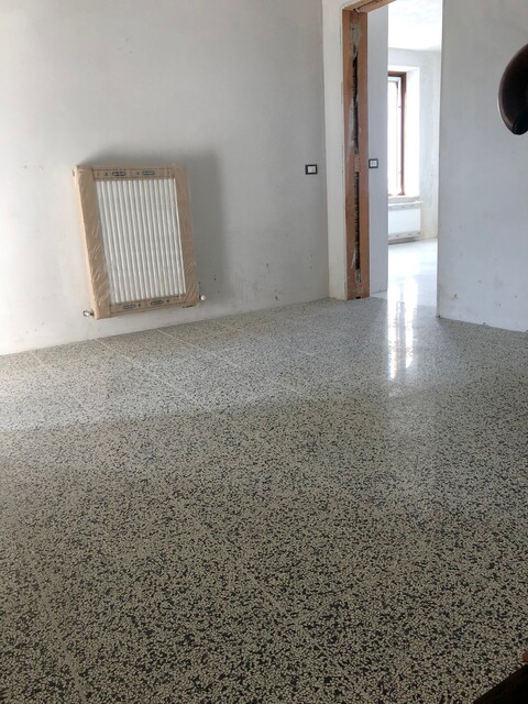 Palazzo / Edificio in Vendita a Tarcento Zomeais (Udine)