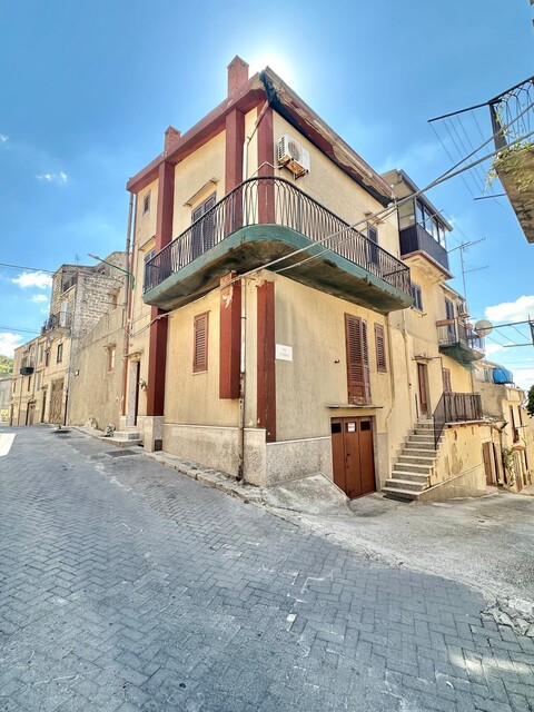 Casa singola in Vendita a Bisacquino Centro Storico (Palermo)