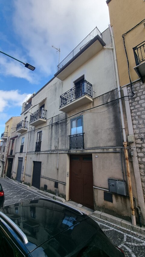 Appartamento in Vendita a Bisacquino Centro Storico (Palermo)