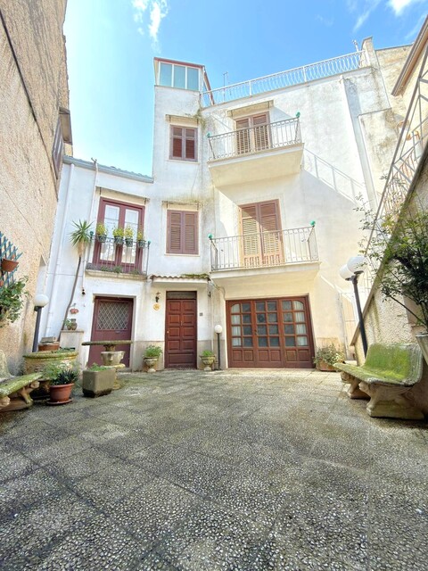 Casa singola in Vendita a Palazzo Adriano (Palermo)