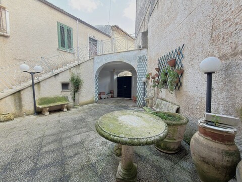 Casa singola in Vendita a Palazzo Adriano (Palermo)