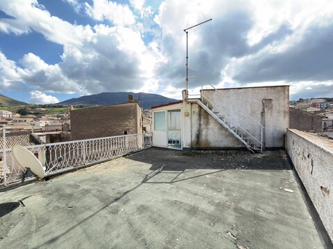 Casa singola in Vendita a Palazzo Adriano (Palermo)
