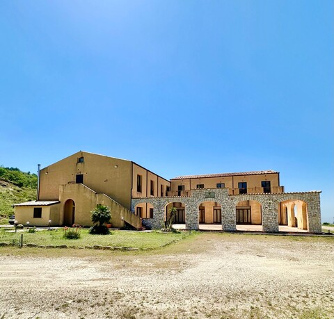 Albergo in Vendita a Burgio (Agrigento)