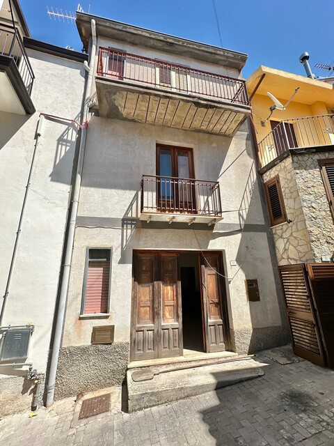 Casa singola in Vendita a Chiusa Sclafani (Palermo)