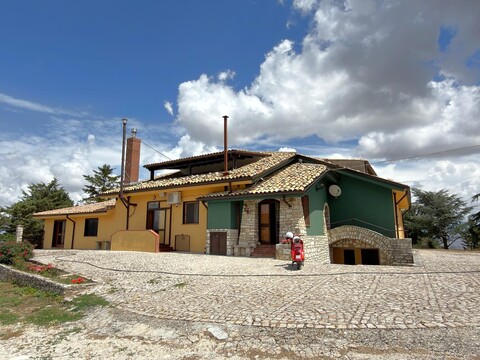 Villa in Vendita a Contessa Entellina (Palermo)