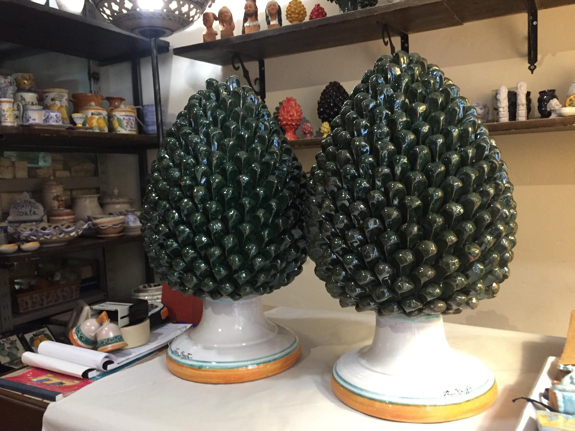 Pigna verde con base decoro bordi ocra e verde Laura Buzzetta sicilia