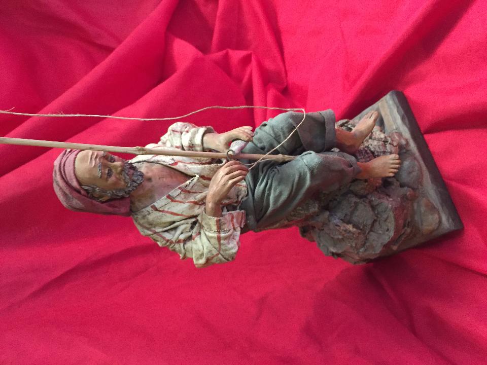 Pescatore sulla scogliera - Personaggi presepe - Statuine presepe artigianale Laura Buzzetta terracotta e stoffa