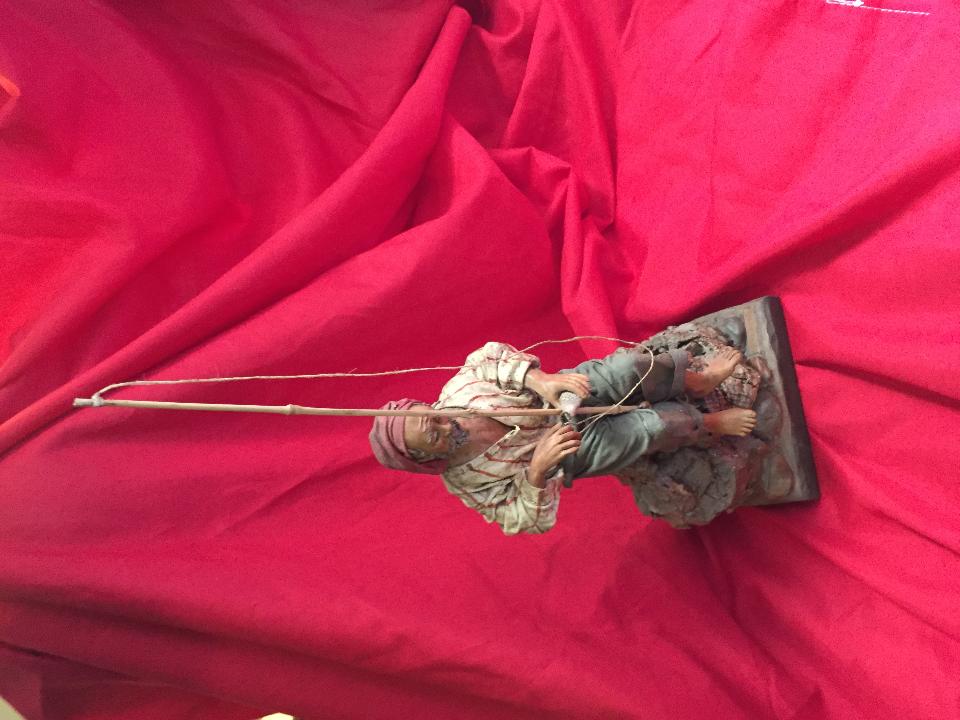 Pescatore sulla scogliera - Personaggi presepe - Statuine presepe artigianale Laura Buzzetta terracotta e stoffa
