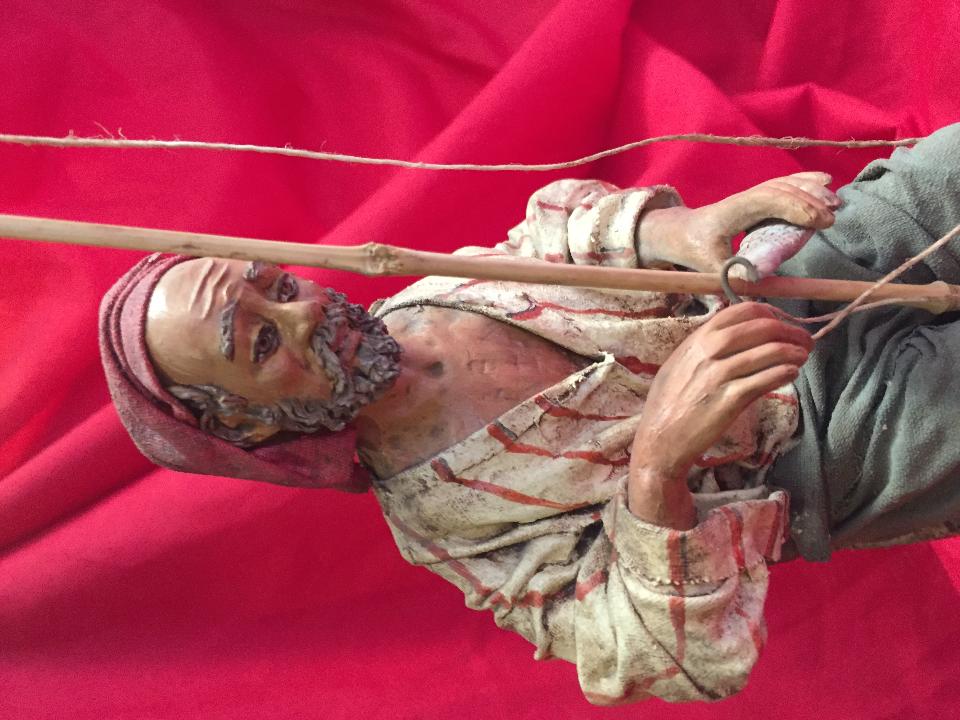 Pescatore sulla scogliera - Personaggi presepe - Statuine presepe artigianale Laura Buzzetta terracotta e stoffa