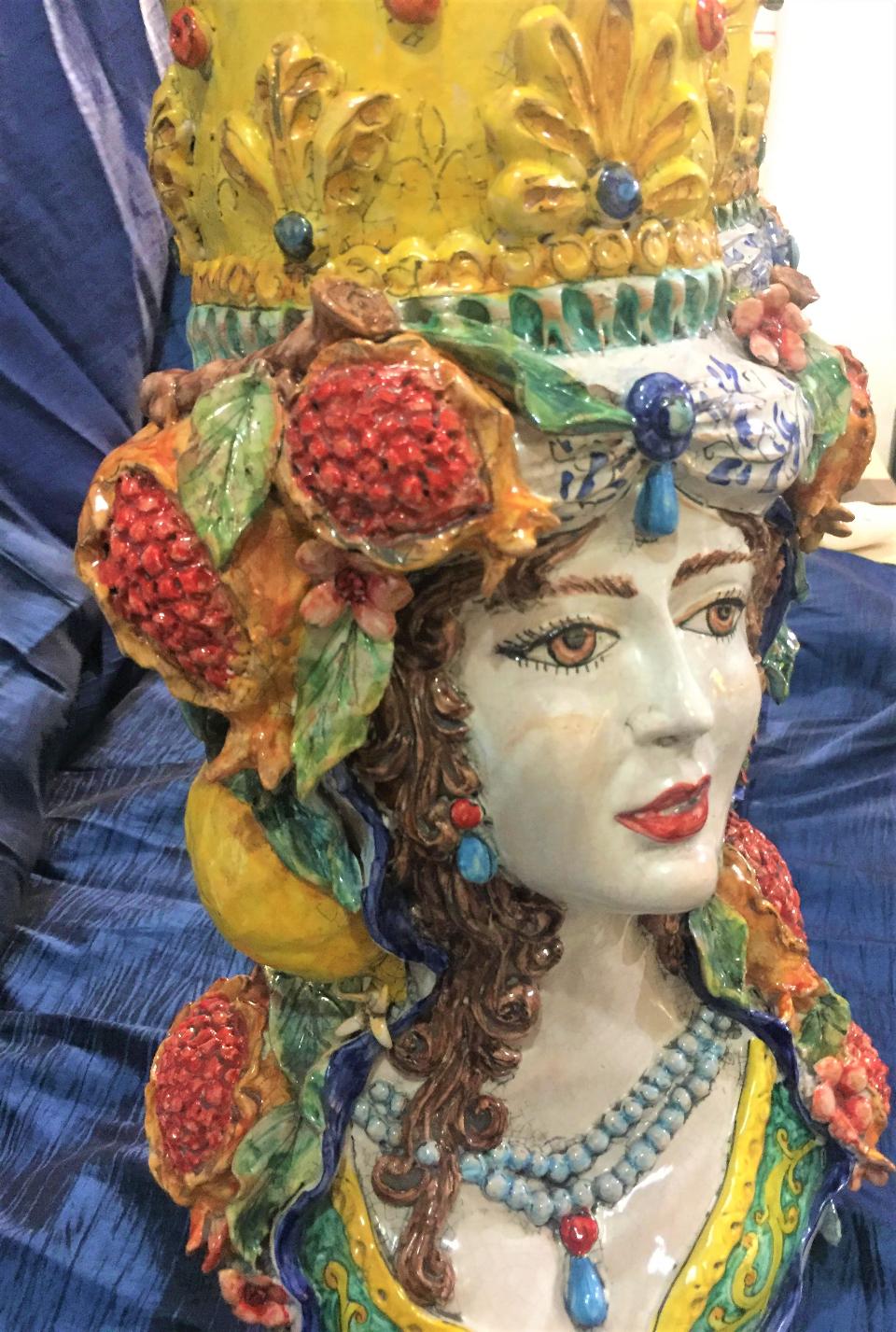 Teste Normanne mezzo busto con applicazioni altezza 50 cm Laura Buzzetta ceramica arredo