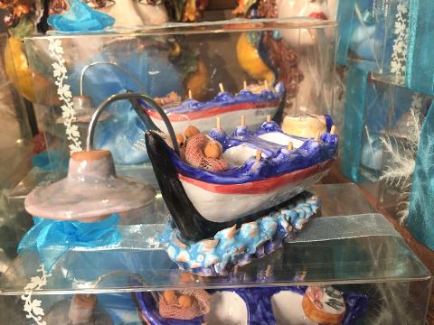 Barchetta in ceramica - Bomboniera matrimonio, comunione, nascita, battesimo, laurea, anniversari Laura Buzzetta sicilia
