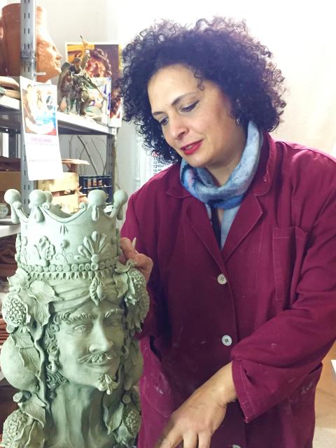 Teste Normanne mezzo busto con applicazioni altezza 50 cm Laura Buzzetta ceramica arredo