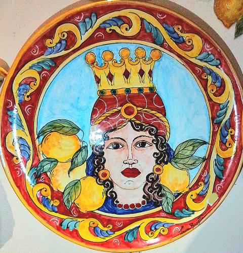Piatto decorativo in ceramica con rappresentazione Teste di Moro Terrecotte d'arte di Laura Buzzetta Ceramica Siciliana