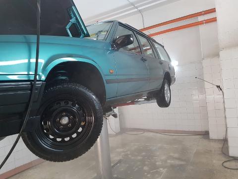 Lavaggio sottoscocca dell'auto