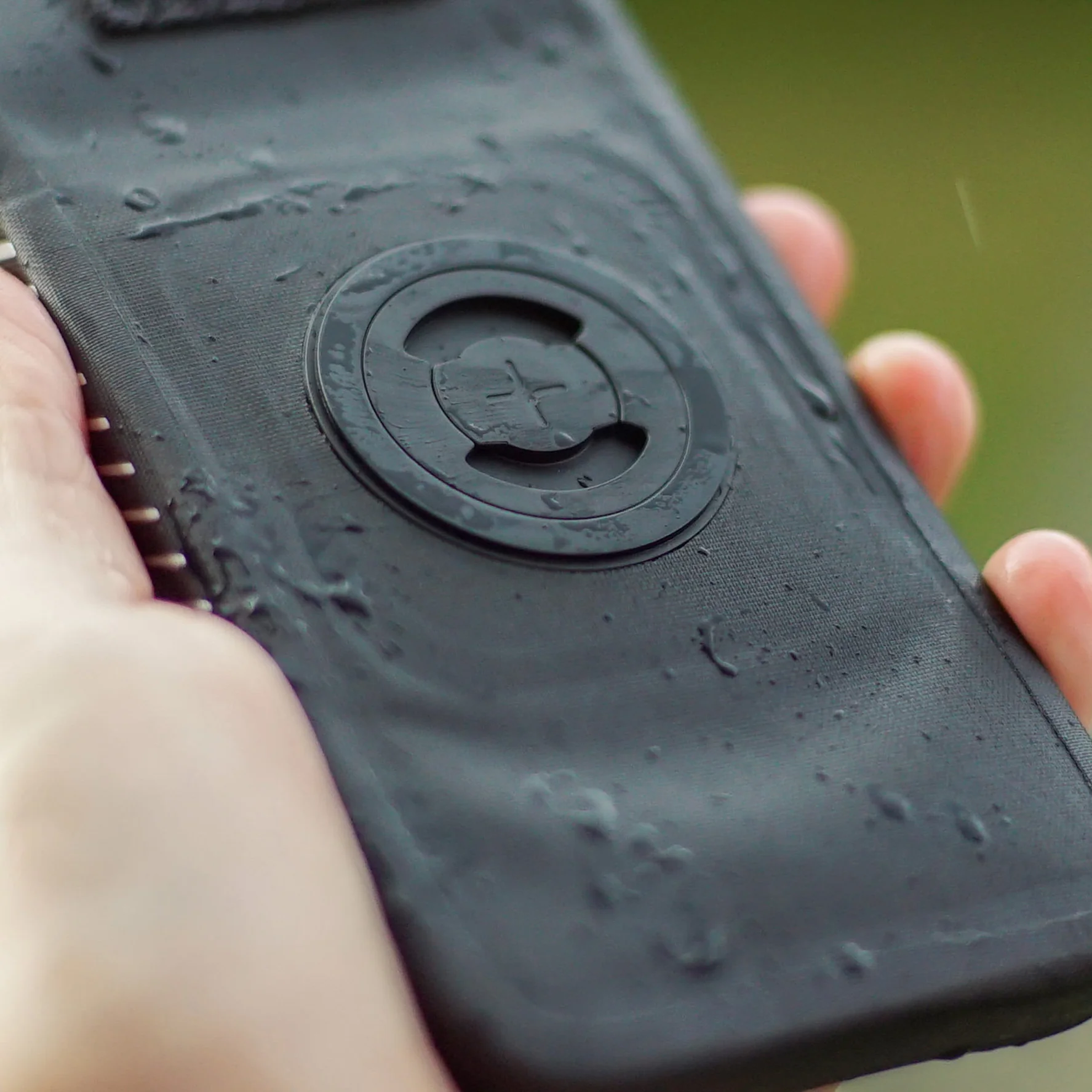 UNIVERSAL PHONE CASE LARGE 80 X 165 mm SP CONNECT Massima protezione per quasi tutti i modelli di smartphone con l'Universal Phone Case in formato L.
