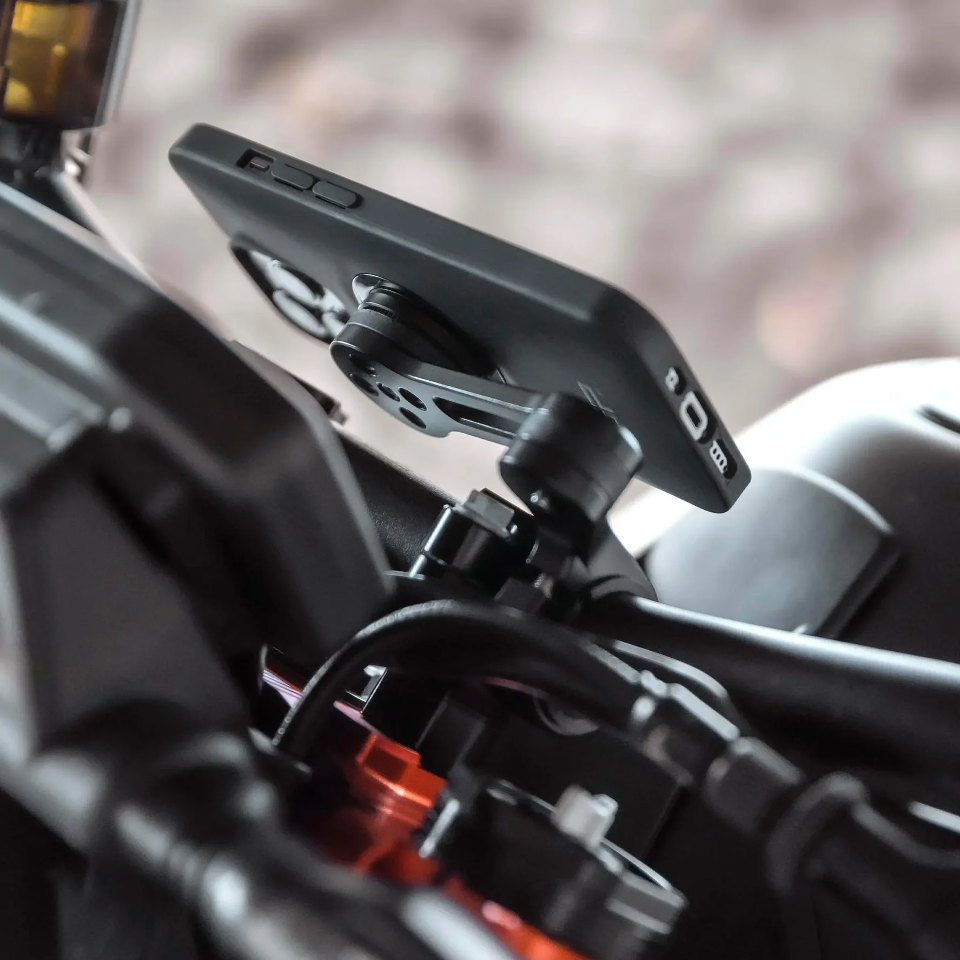 MOTO MOUNT PRO SP CONNECT La soluzione più innovativa e completa per il montaggio del tuo cellulare sul manubrio della moto.