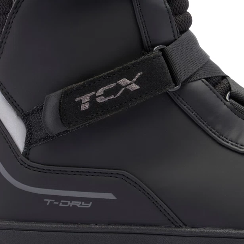 TOURSTEP WP - BLACK TCX Stivaletto touring con membrana impermeabile T-Dry, suola Groundtrax® e inserto Zplate®.