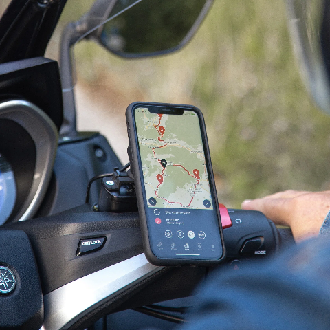 BRAKE MOUNT SP CONNECT Con il Brake Mount, il tuo cellulare può essere fissato in modo semplice e sicuro al tappo del serbatoio del liquido dei freni.