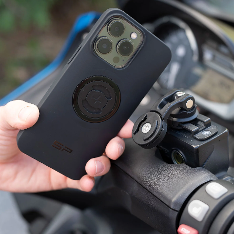 BRAKE MOUNT SP CONNECT Con il Brake Mount, il tuo cellulare può essere fissato in modo semplice e sicuro al tappo del serbatoio del liquido dei freni.