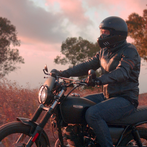 MOTO MOUNT LT SP CONNECT Il Moto Mount LT ti sorprende per l'imbattibile rapporto qualità-prezzo e permette di montare il tuo cellulare sulla moto in modo rapido e sicuro.