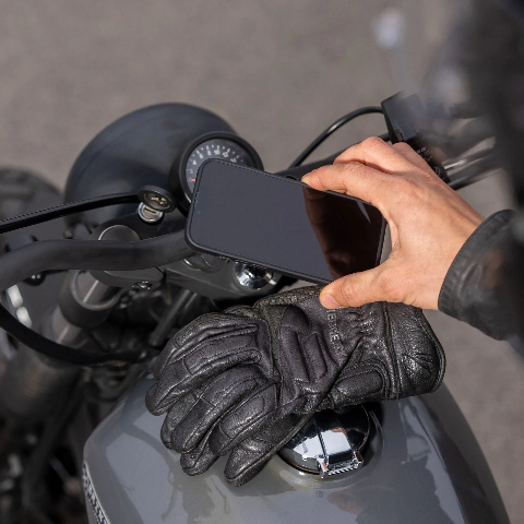 MOTO MOUNT LT SP CONNECT Il Moto Mount LT ti sorprende per l'imbattibile rapporto qualità-prezzo e permette di montare il tuo cellulare sulla moto in modo rapido e sicuro.