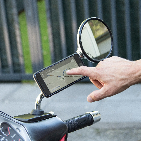 MOTO SCOOTER BUNDLE - UNIVERSAL PHONE CLAMP SP CONNECT Universal phone clamp in Bundle con Mirror Mount rende compatibile qualsiasi custodia per cellulare.