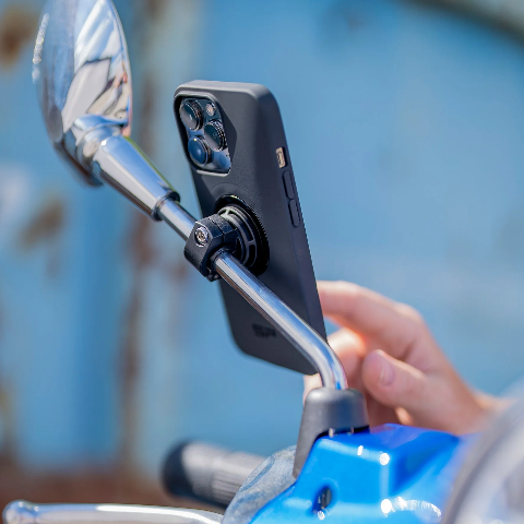 MOTO SCOOTER BUNDLE - UNIVERSAL PHONE CLAMP SP CONNECT Universal phone clamp in Bundle con Mirror Mount rende compatibile qualsiasi custodia per cellulare.