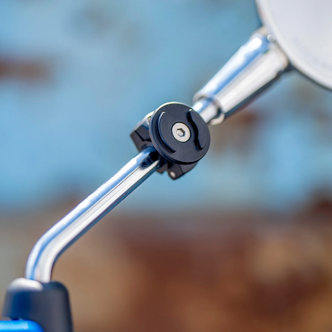 MOTO SCOOTER BUNDLE - UNIVERSAL PHONE CLAMP SP CONNECT Universal phone clamp in Bundle con Mirror Mount rende compatibile qualsiasi custodia per cellulare.