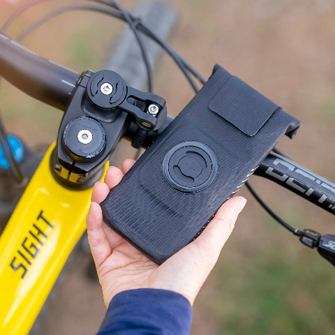 MOTO BUNDLE LT - UNIVERSAL PHONE CASE L SP CONNECT Universal phone case in Bundle con Moto Mount LT rende compatibile qualsiasi custodia per cellulare.