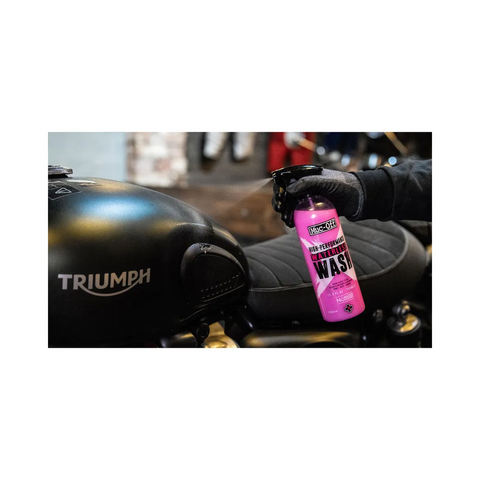 SPRAY PER LA PULIZIA DELLA MOTO SENZA L'IMPIEGO DI ACQUA MUC-OFF 750 ML