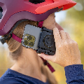 UNIVERSAL PHONE CLAMP SP CONNECT Montaggio sicuro del cellulare sui supporti SP Connect con una semplice rotazione di 90°. Si adatta anche a modelli di smartphone di grandi dimensioni e a custodie rugged.