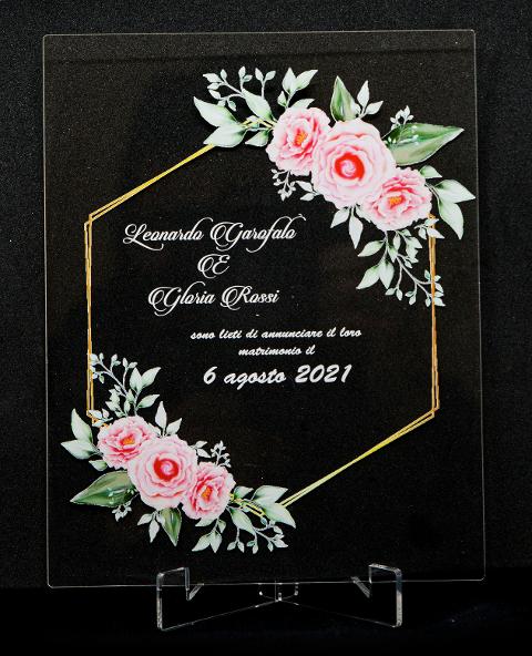 Partecipazioni in Plexiglas personalizzate - Grafica Esagonale con Fiori Regplex Eventi - Wedding - Cerimonie - Matrimonio - Feste