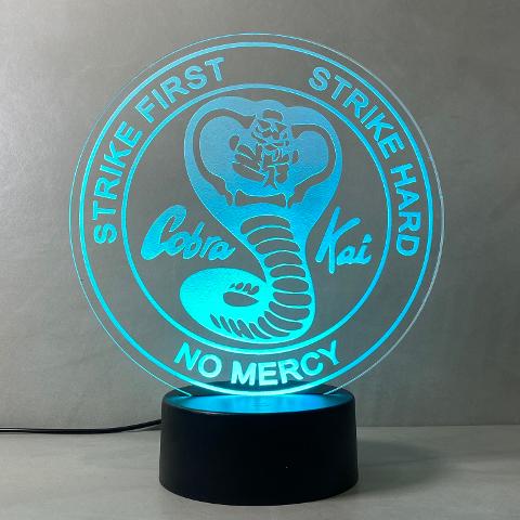 Lampada Cobra Kai con Scritta Personalizzata Regplex Base LED RGB