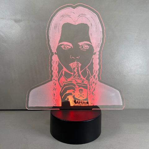 Lampada Mercoledì Addams Serie TV con Scritta Personalizzata Regplex Base LED RGB