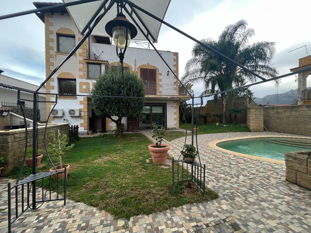 Villa in Vendita a Monreale (Palermo)