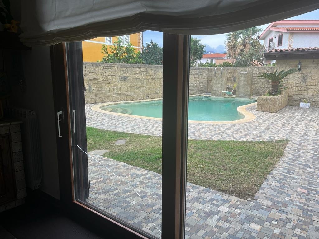 Villa in Vendita a Monreale (Palermo)