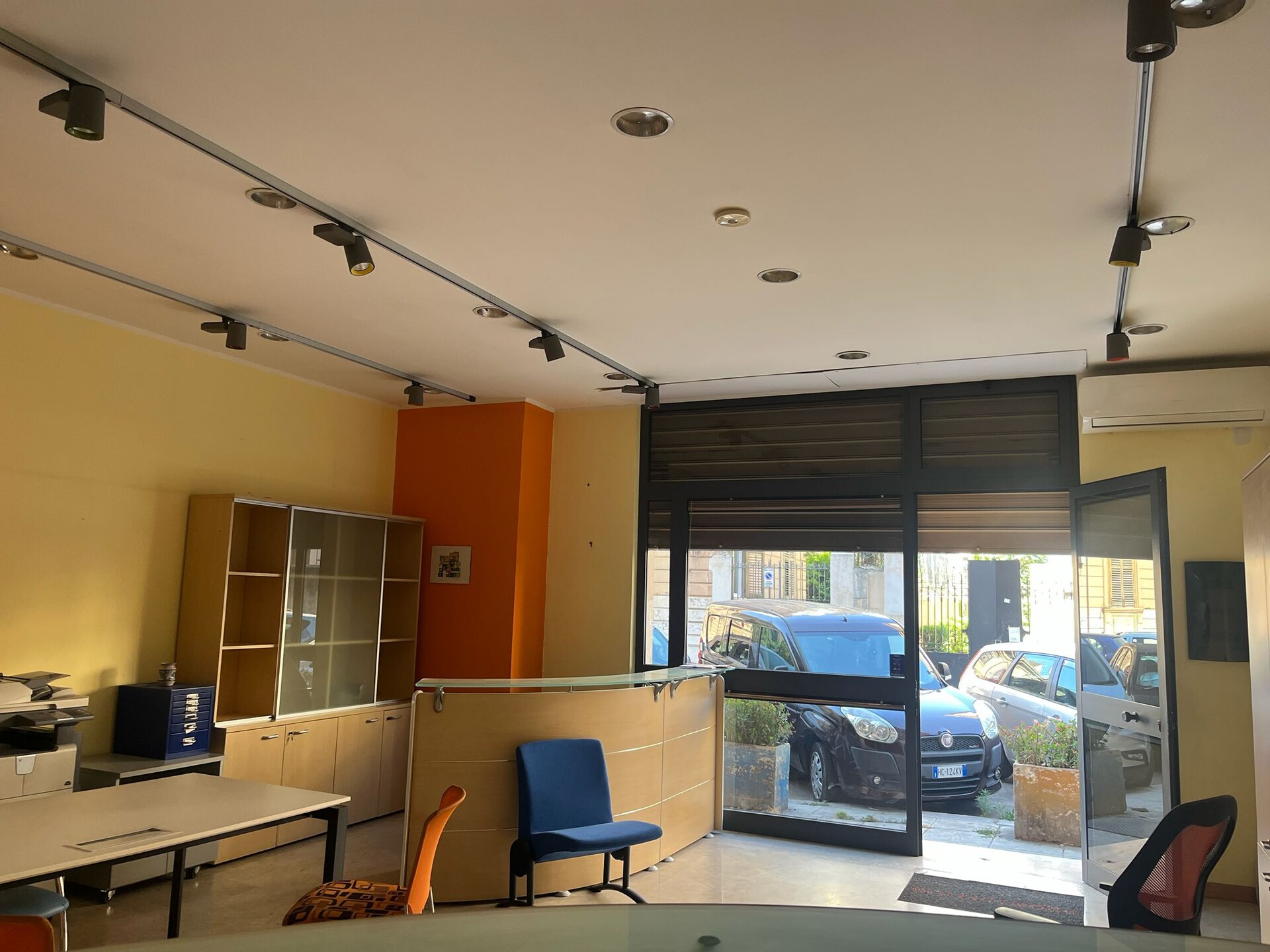Locale commerciale in Vendita a Palermo Calatafimi - Villa Tasca