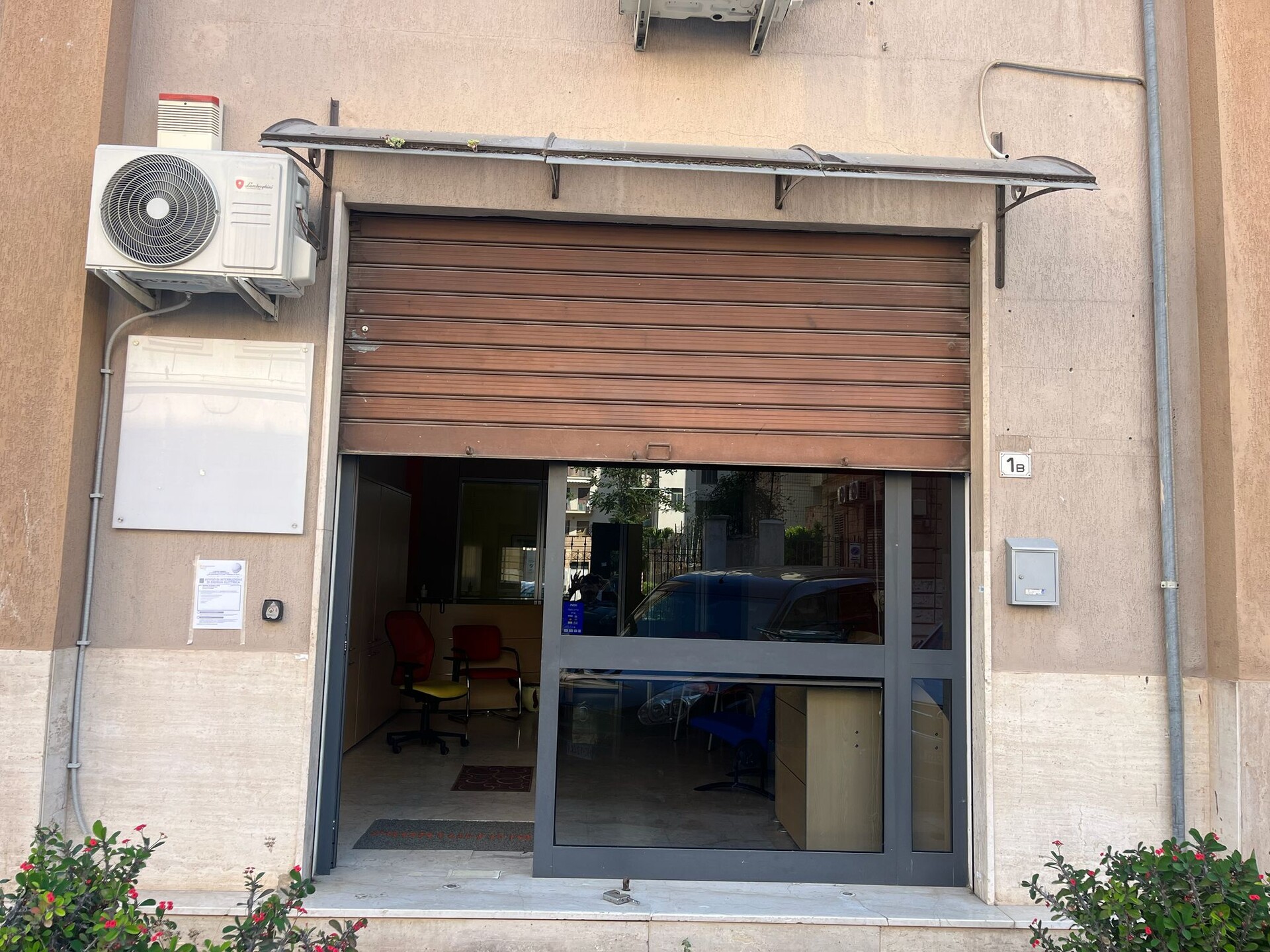 Locale commerciale in Vendita a Palermo Calatafimi - Villa Tasca