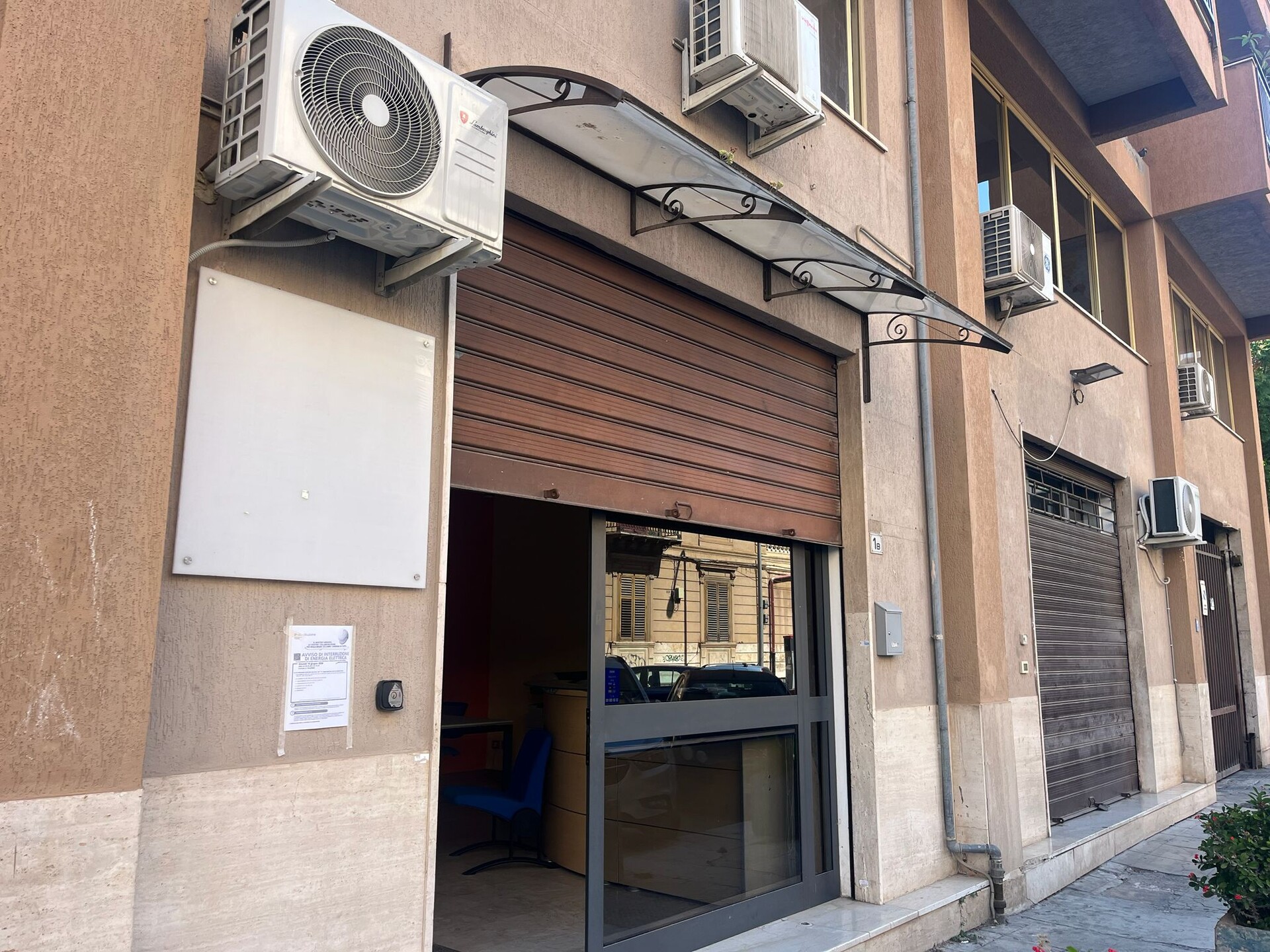 Locale commerciale in Vendita a Palermo Calatafimi - Villa Tasca
