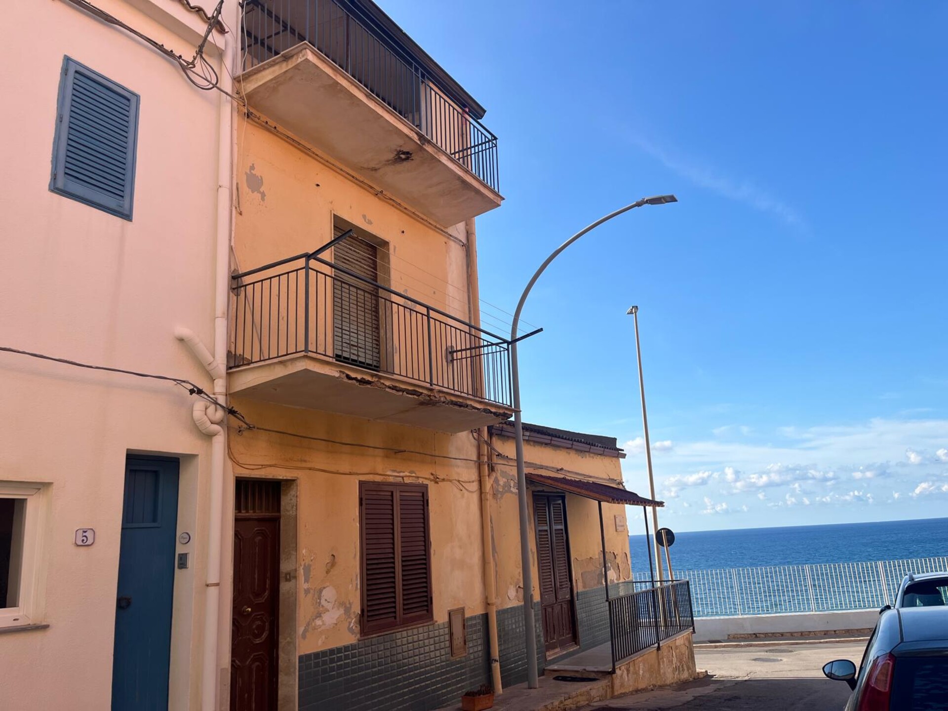 Palazzo / Edificio in Vendita a Balestrate (Palermo)