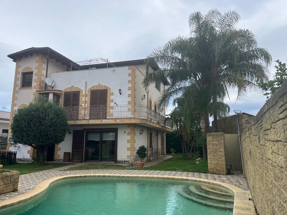 Villa in Vendita a Monreale (Palermo)
