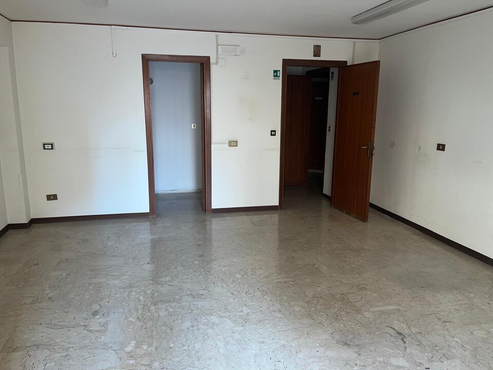 Ufficio in Vendita a Palermo Calatafimi - Villa Tasca