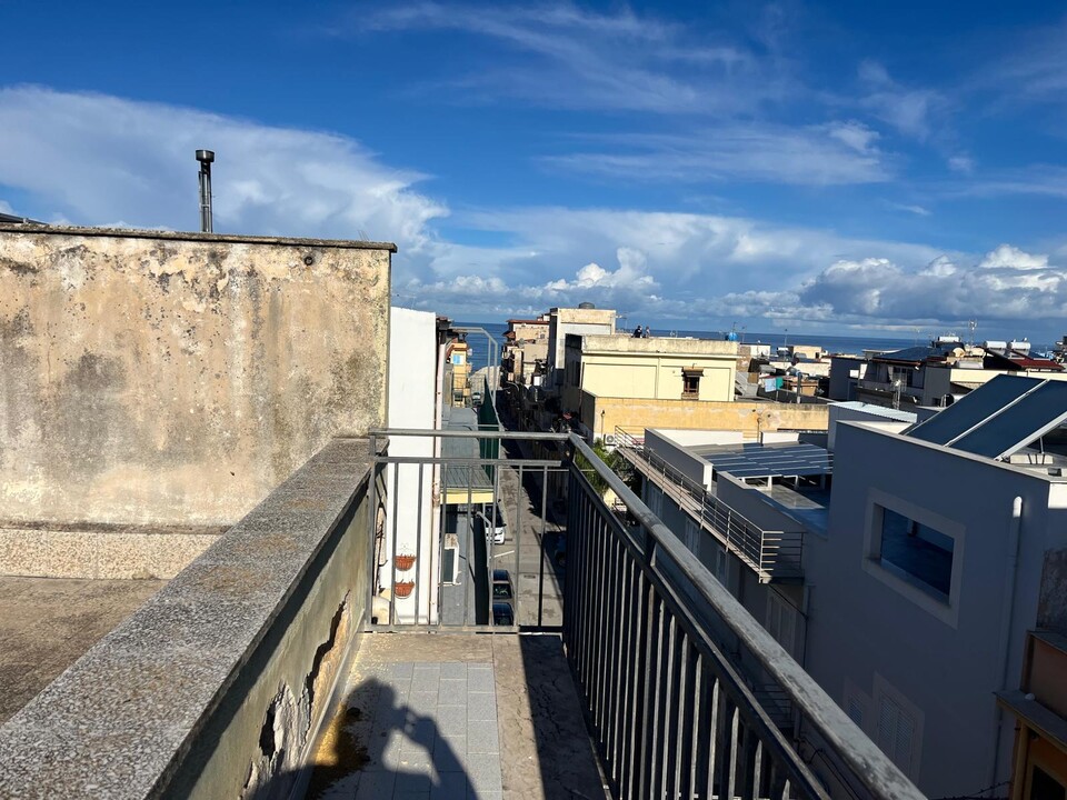 Palazzo / Edificio in Vendita a Balestrate (Palermo)